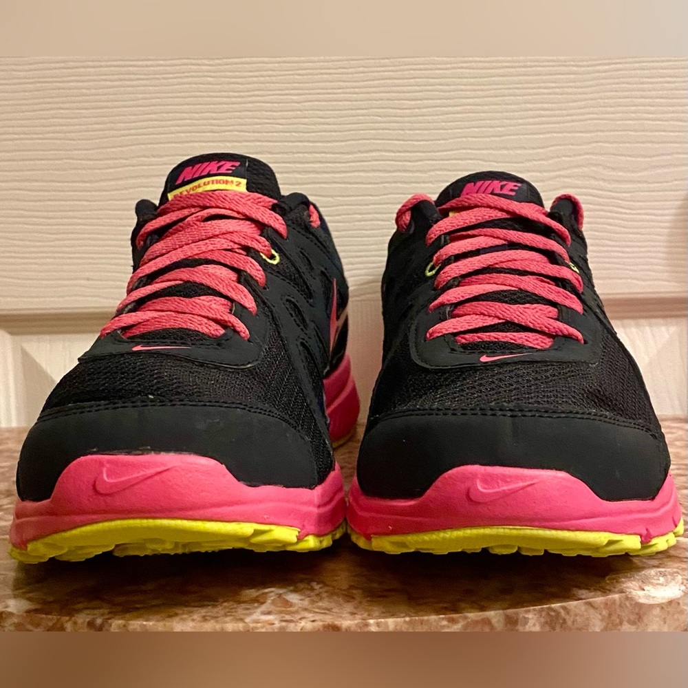 NIKE Revolution 2 Running Shoe; Size 11; Black and Pink; Perfect condition. - Picture 6 of 10